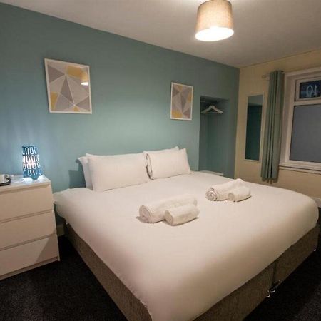 Irvine Riverside Guesthouse By Payman Club Extérieur photo