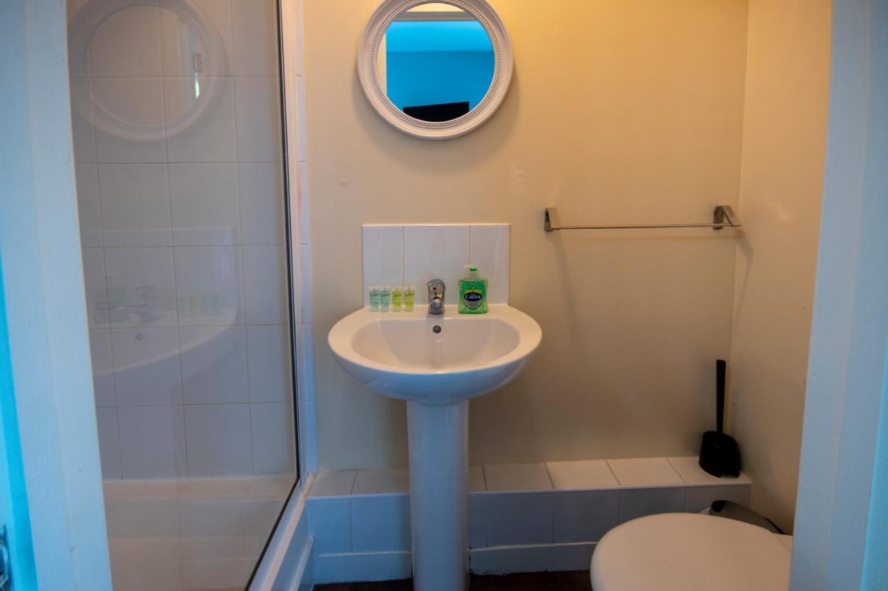 Irvine Riverside Guesthouse By Payman Club Extérieur photo