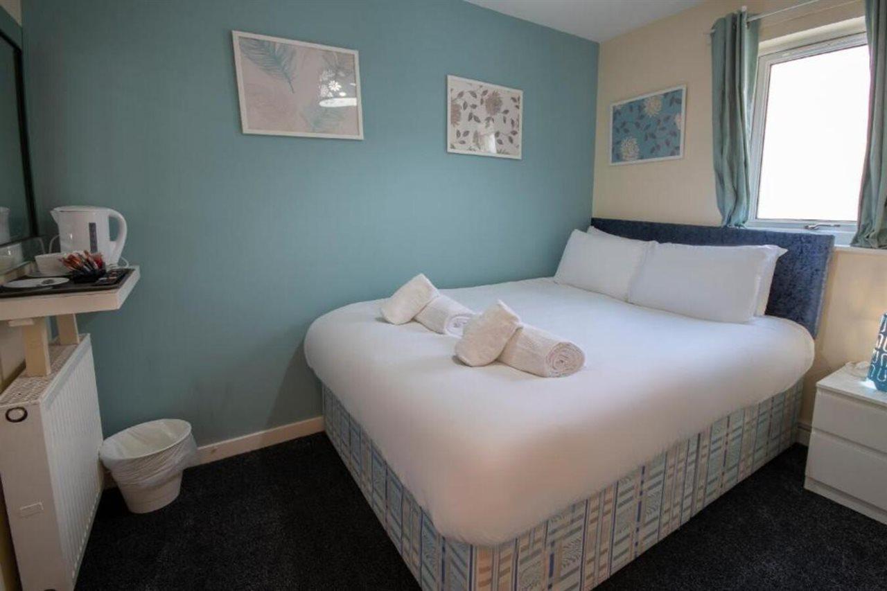 Irvine Riverside Guesthouse By Payman Club Extérieur photo